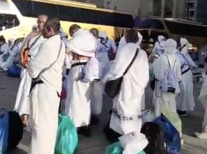 Video: Masih Ada Jemaah Jalan Kaki dari Muzdalifah dan Terlantar di Mina Video: Masih Ada Jemaah Jalan Kaki dari Muzdalifah dan Terlantar di Mina