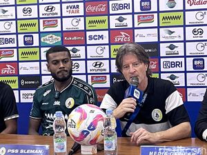 Huistra Sayangkan Flare Bikin Laga Terhenti tapi Senang PSS Menang Huistra Sayangkan Flare Bikin Laga Terhenti tapi Senang PSS Menang