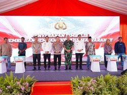 Kapolri Bangun Sumur Bor-Bagikan Bansos di Samarinda: Polri Hadir untuk Masyarakat