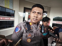 Ngerinya Laka Maut Elf di Tawangmangu, Penumpang Sampai Terlempar ke Jurang