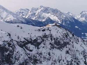 Video Sarang Elang Kehlsteinhaus di Jerman Dilihat dari Langit Video Sarang Elang Kehlsteinhaus di Jerman Dilihat dari Langit