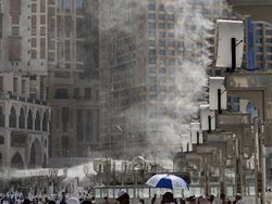 Saudi Pasang 700-an Kipas Angin Kabut untuk Haji 2025, Bagaimana Cara Kerjanya?