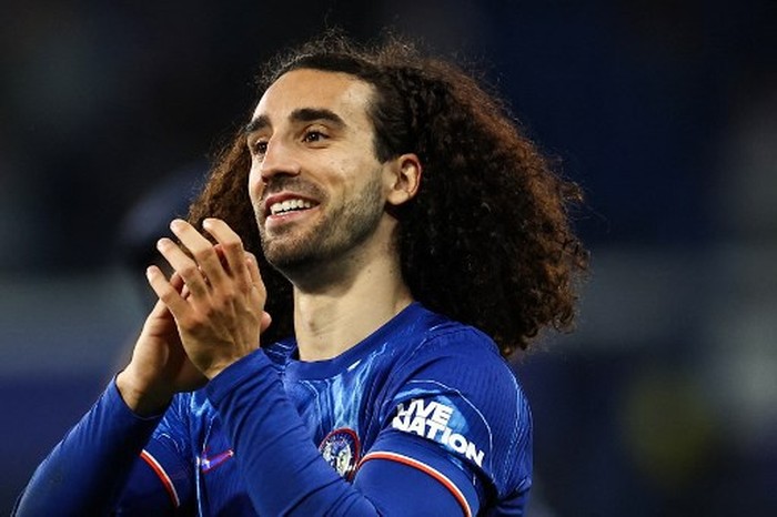 Chelseas Spanish defender #03 Marc Cucurella celebrates at the end of the English Premier League football match between Chelsea and Manchester United at Stamford Bridge in London on May 16, 2025. Chelsea wins 1-0 against Manchester United. (Photo by HENRY NICHOLLS / AFP) / RESTRICTED TO EDITORIAL USE. No use with unauthorized audio, video, data, fixture lists, club/league logos or live services. Online in-match use limited to 120 images. An additional 40 images may be used in extra time. No video emulation. Social media in-match use limited to 120 images. An additional 40 images may be used in extra time. No use in betting publications, games or single club/league/player publications. /