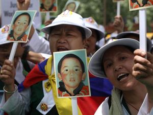 Misteri Bocah Reinkarnasi Pemimpin Tibet Panchen Lama yang Hilang Misteri Bocah Reinkarnasi Pemimpin Tibet Panchen Lama yang Hilang