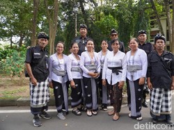 Para Pecalang Perempuan Ikuti Gelar Agung di Lapangan Renon