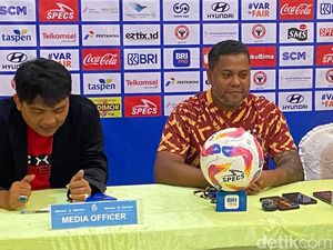 Dijamu Semen Padang FC, Pelatih Persik Kediri: Ini Rumah yang Saya Rindukan Dijamu Semen Padang FC, Pelatih Persik Kediri: Ini Rumah yang Saya Rindukan