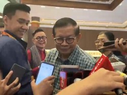 Senyum Pramono Saat Ditanya Absen Pembekalan Kepala Daerah PDIP