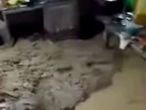 Timbunan Material Proyek JLS Banjiri Rumah Warga Tulungagung Timbunan Material Proyek JLS Banjiri Rumah Warga Tulungagung