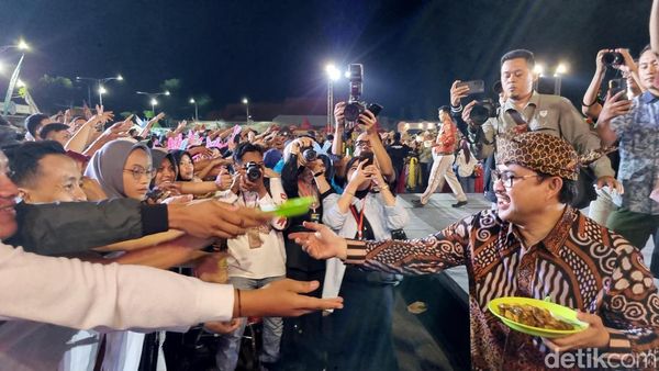 Meriahnya Festival Rujak Uleg Surabaya
