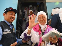 Senyum Haru Jemaah Haji Gelombang Dua Sambut Tanah Suci