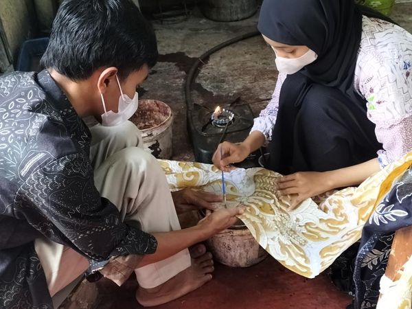 Potret Tangkas Siswa Disabilitas, Pagi Sekolah-Sore Membatik