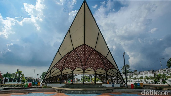 Taman Alun-Alun Dan Hutan Kota Depok (Albar)
