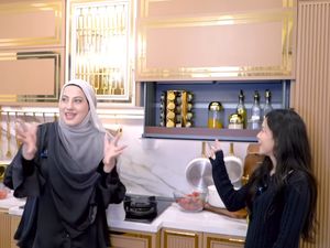 Mewahnya Desain Dapur dengan Nuansa Emas di Rumah Tasyi Athasyia Mewahnya Desain Dapur dengan Nuansa Emas di Rumah Tasyi Athasyia