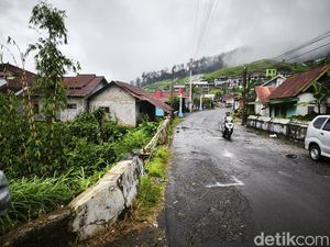 Detik-detik Ngeri Kecelakaan Elf Tewaskan 5 Wisatawan di Tawangmangu Detik-detik Ngeri Kecelakaan Elf Tewaskan 5 Wisatawan di Tawangmangu