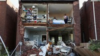 Rumah Warga di St. Louis Rusak Parah Dihantam Tornado