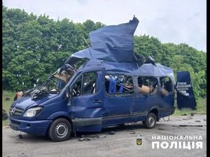 Video: Drone Rusia Hantam Kendaraan Sipil di Ukraina, 9 Orang Tewas Video: Drone Rusia Hantam Kendaraan Sipil di Ukraina, 9 Orang Tewas