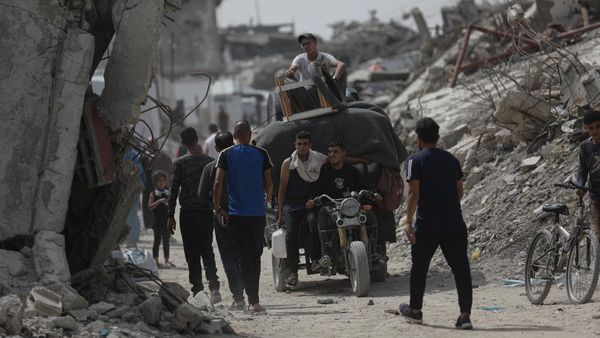 Warga Gaza Mengungsi Usai Serangan di Jabalia dan Beit Lahiya