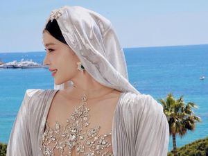 Penampakan Gaun Aktris China yang Bikin Diusir dari Red Carpet Cannes