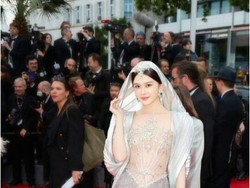 Aktris China Bergaun Transparan Diusir dari Red Carpet Cannes