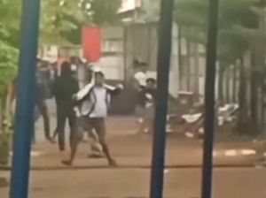 Polisi Amankan 11 Orang Usai Bentrokan Warga di Pampang Makassar Polisi Amankan 11 Orang Usai Bentrokan Warga di Pampang Makassar