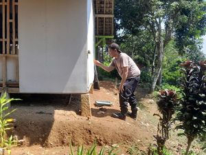 Kisah Bripka Luthfi, Sisihkan Gaji Bangun Musala di Pelosok Sukabumi Kisah Bripka Luthfi, Sisihkan Gaji Bangun Musala di Pelosok Sukabumi