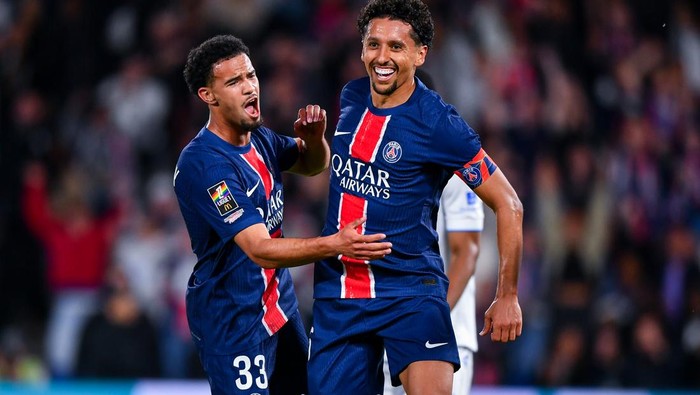 marquinhos paris saint-germain psg ligue 1 liga prancis psg vs auxerre paris saint-germain vs auxerre PARIS, FRANCE - MAY 17: Marquinhos of PSG celebrates after scoring his teams second goal during the Ligue 1 match between Paris Saint-Germain FC and AJ Auxerre at Parc des Princes on May 17, 2025 in Paris, France. (Photo by Franco Arland/Getty Images)