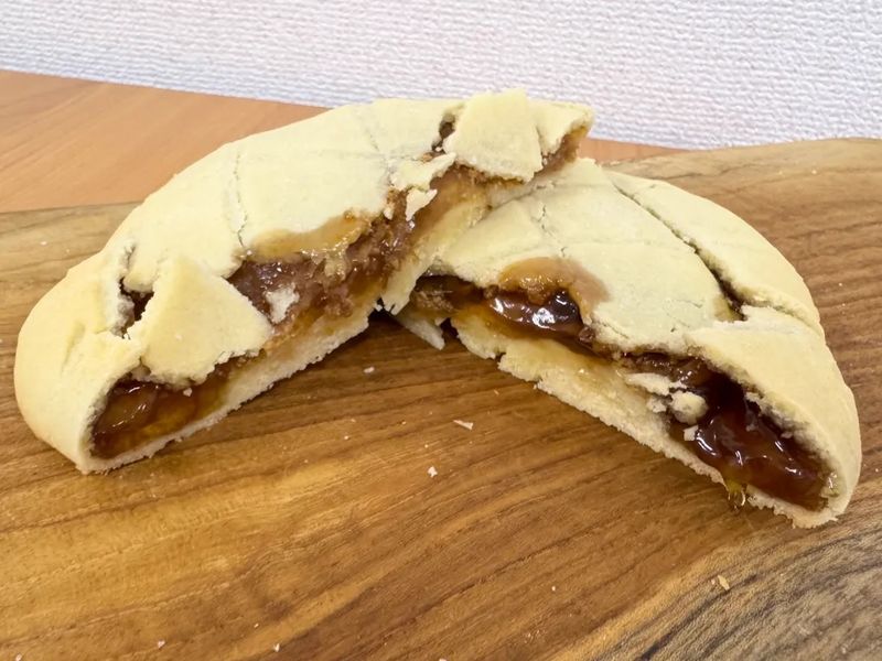 melonpan unik terbuat dari isian onigiri, warabimochi, dan ramen babi