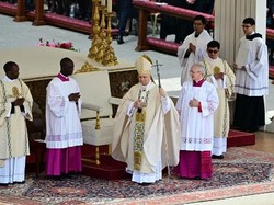 Paus Leo XIV Dilantik, Serukan Perdamaian di Ukraina dan Doakan Gaza