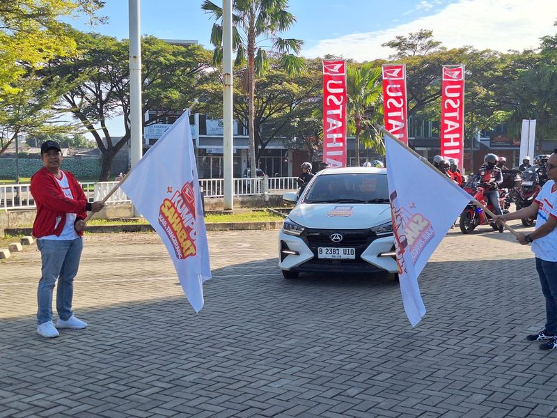 Sejumlah komunitas kendaraan hadir meramaikan konvoi di program Daihatsu Kumpul Sahabat Kabupaten Tangerang, hari ini.