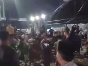 Viral Penonton Voli di Pamekasan Saling Tonjok dengan Brutal