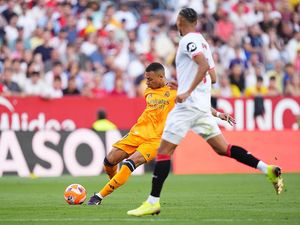 Sevilla Vs Madrid: El Real Kalahkan 9 Pemain Los Palanganas 2-0 Sevilla Vs Madrid: El Real Kalahkan 9 Pemain Los Palanganas 2-0