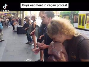 5 Pelaku Vegan Ini Putuskan Makan Daging Lagi Karena Berbagai Alasan 5 Pelaku Vegan Ini Putuskan Makan Daging Lagi Karena Berbagai Alasan