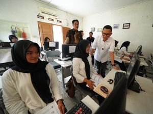 Menteri P2MI Ajak Siswa di Cirebon Asah Skill Bahasa untuk Tangkap Peluang Menteri P2MI Ajak Siswa di Cirebon Asah Skill Bahasa untuk Tangkap Peluang