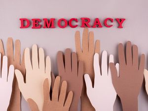 Disinformasi dan Ancaman Demokrasi Pasca Pilkada