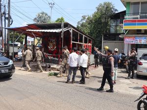 Posko Ormas di Depok Dibongkar Aparat, Puluhan Bendera Juga Dicopot