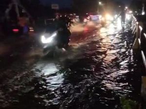 Sungai Petung Meluap, Jalur Pantura Pasuruan Lumpuh