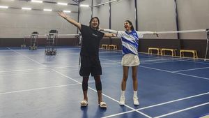 Deva Mahenra dan Mikha Tambayong Bikin Lapangan Badminton, Tujuannya Mulia!
