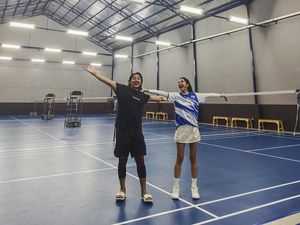 Deva Mahenra dan Mikha Tambayong Bikin Lapangan Badminton, Tujuannya Mulia!
