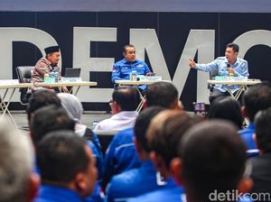 Diskusi Revisi Paket RUU Pemilu Diskusi Revisi Paket RUU Pemilu
