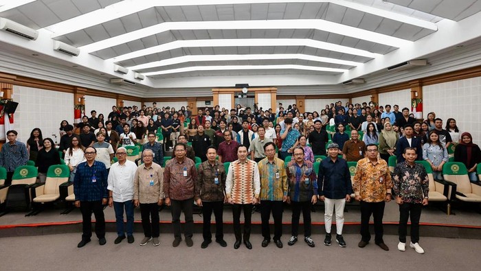 Edhie Baskoro Yudhoyono (Ibas) Wakil Ketua MPR RI dari Partai Demokrat, Edhie Baskoro Yudhoyono (Ibas) menghadiri kuliah lazim di Universitas Udayana, Bali.