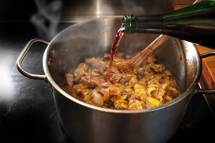 Kadar Alkohol dalam Wine Dapat Berkurang Jika Dimasak, Ini Kata Ahli