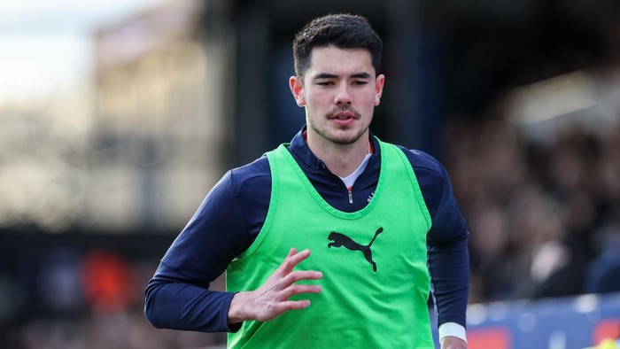 Elkan Baggott STOCKPORT, ENGLAND - MARCH 1: Blackpools Elkan Baggott warms up during the Sky Bet League One match between Stockport County FC and Blackpool FC at Edgeley Park on March 1, 2025 in Stockport, England. (Photo by Alex Dodd - CameraSport via Getty Images)