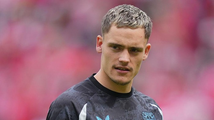 Florian Wirtz MAINZ, GERMANY - MAY 17: Florian Wirtz of Bayer 04 Leverkusen looks on during the Bundesliga match between 1. FSV Mainz 05 and Bayer 04 Leverkusen at MEWA Arena on May 17, 2025 in Mainz, Germany. (Photo by Pau Barrena/Getty Images)