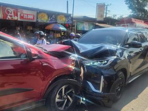 Mobil Kapolres Gowa Tabrakan Saat Hendak Sidak Tambang Ilegal di Bontonompo Mobil Kapolres Gowa Tabrakan Saat Hendak Sidak Tambang Ilegal di Bontonompo