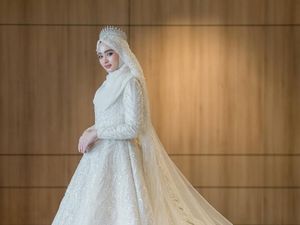 Inara Rusli Bergaun Pengantin Putih, Mohon Doa Bisa Kembali Nikah Inara Rusli Bergaun Pengantin Putih, Mohon Doa Bisa Kembali Nikah