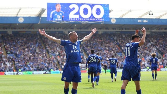 LEICESTER, ENGLAND - MAY 18: Jamie Vardy of Leicester City celebrates scoring his teams first goal which marks his 200th goal for Leicester City during the Premier League match between Leicester City FC and Ipswich Town FC at The King Power Stadium on May 18, 2025 in Leicester, England. (Photo by George Wood/Getty Images)