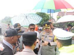 Gercep Polisi Evakuasi Motor dan Korban Tertabrak KA Malioboro di Magetan