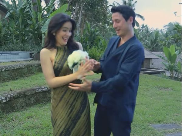 Gemas... Luna Maya Lempar Bunga Pengantin ke Gisel hingga Steffi Zamora