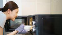 Awas Keliru! 10 Makanan Ini Tidak Cocok Dipanaskan di Microwave