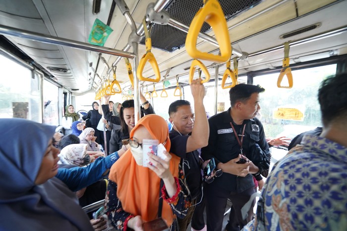 Kebijakan Pemerintah Kota Semarang yang mengeluarkan kartu layanan Bus Rapid Transit (BRT) gratis bagi pelajar dan mahasiswa mendapat respons positif.